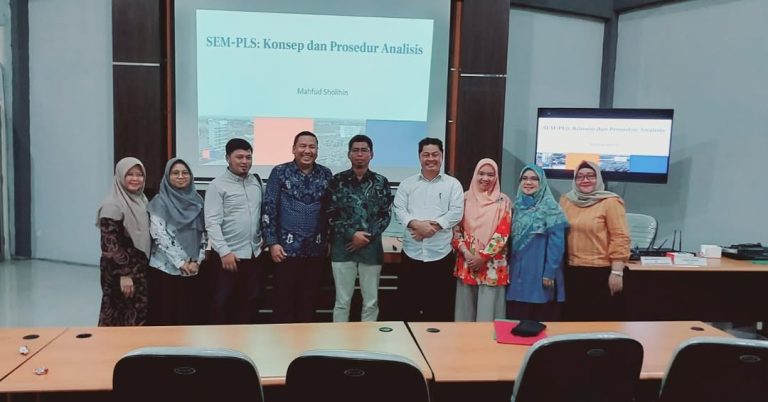 Kuliah Umum “SEM-PLS: Konsep dan Prosedur Analisis” oleh Prof. Mahfud Solihin, Ph.D.