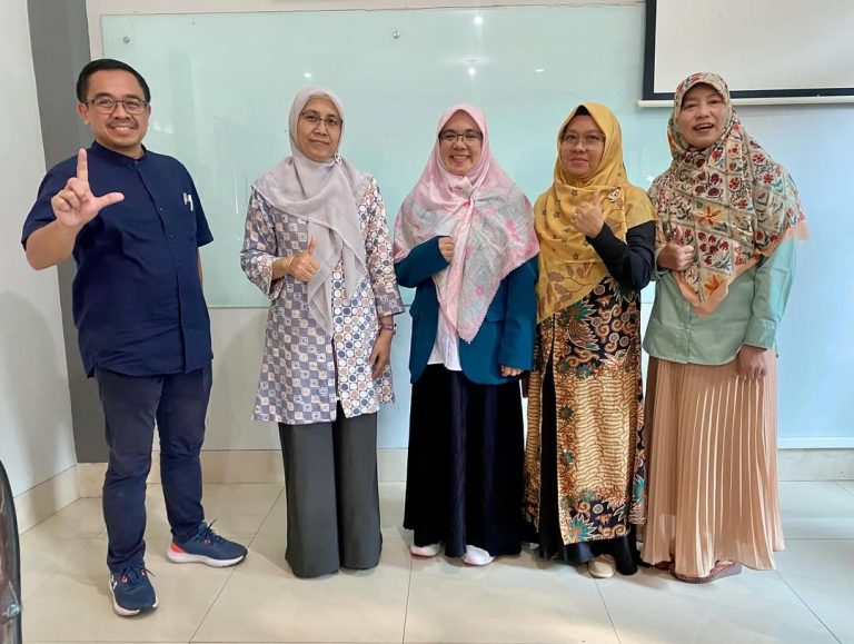 Seminar Proposal Ibu Delli Maria Mahasiswa PDIA Angkatan 2023.